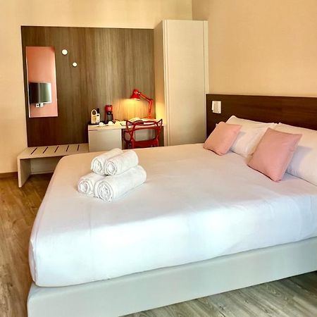 Arkadia 2.0 Hotel กาญารี ภายนอก รูปภาพ
